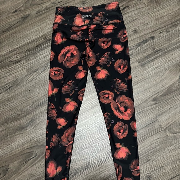 Victoria’s Secret - Victoria Sport Ladies Size M Leggings - Black & Coral Floral - Picture 1 of 13